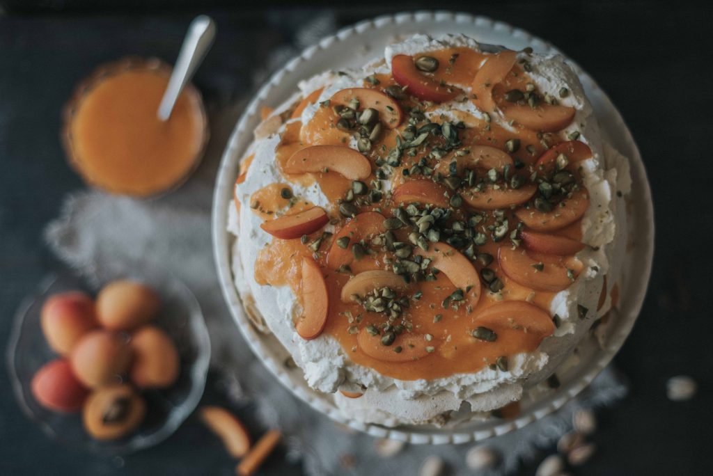 Aprikosen Pistazien Pavlova - Birds Like Cake Aprikosen Pistazien Pavlova - Birds Like Cake
